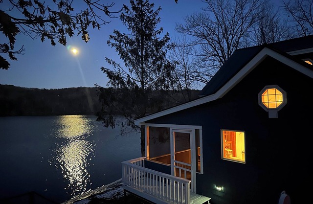 Charming Lakefront Cottage on Lake Mascoma