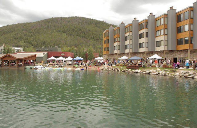 Charming Lakeside 1 Bedroom Condo