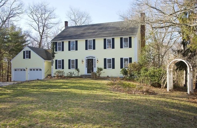 Charming large 4-bedroom house in Scituate 1 mile from beach