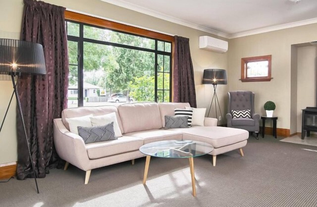 Charming Large Home | Perfect for Families, Groups & Business Stays, great value