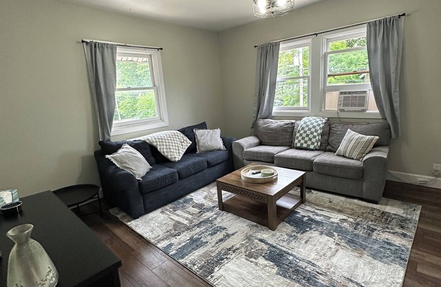 Charming Lincoln 4BR Apt