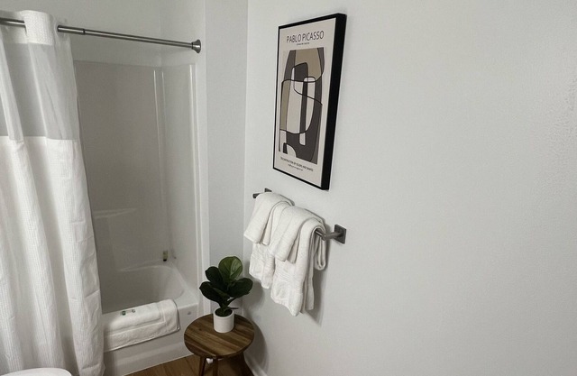 Charming loft near restaurants & coffee shops