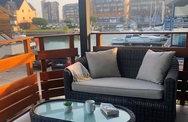 Charming marina with all comforts, view of the boats