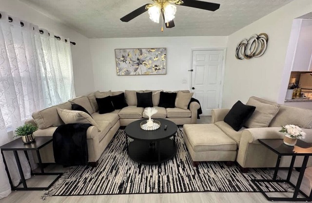 -> Charming Modern Guest House Near Lake Lanier.