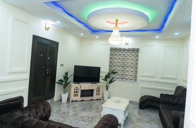 charming 3-bed apartment in transe ekulu phase 6