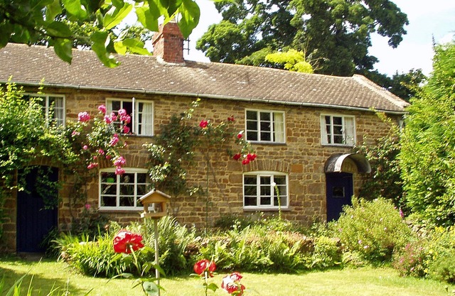 Charming old world cottage on fringe of Cotswolds