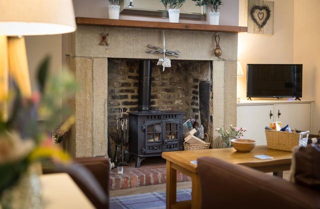 Charming Original Stone Cottage Close To Beaches and Countryside