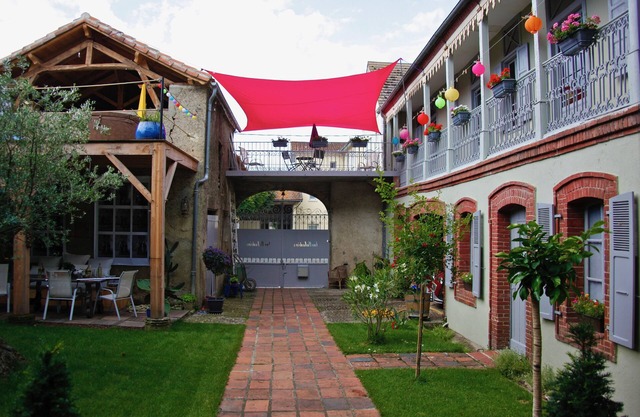 Charming pavilion, ideal for couples with or without children!