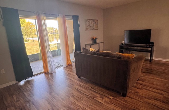 Charming & Peaceful 3-Bedroom Townhome with Lakeview & Amenities