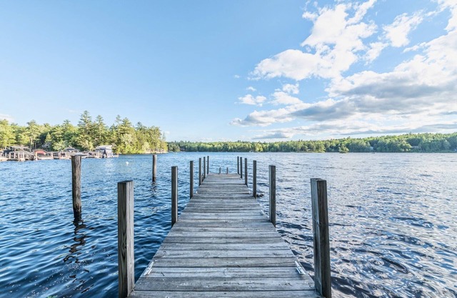 Charming Pet Friendly Lakeside Escape with Cozy Comfort and a Private Dock