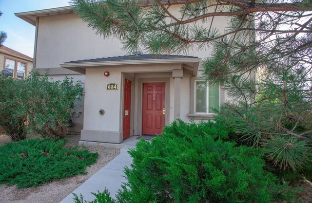 Charming Pet Friendly Downtown Sparks Apartment