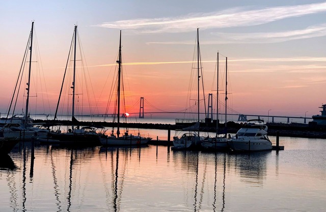 Charming preservation-worthy townhouse close to marina, shopping and beach