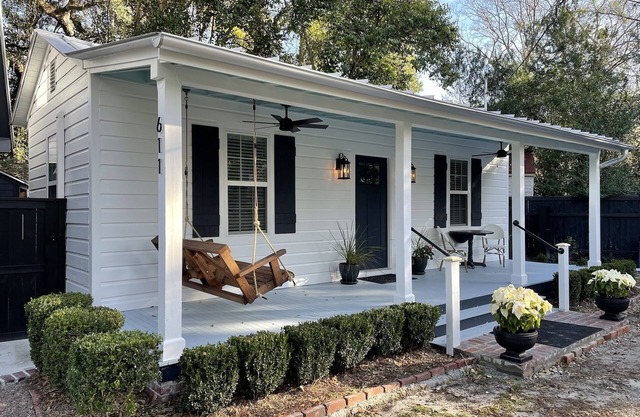 Charming & Quaint - Fully Restored Historic Cottage at Camellia Cottages