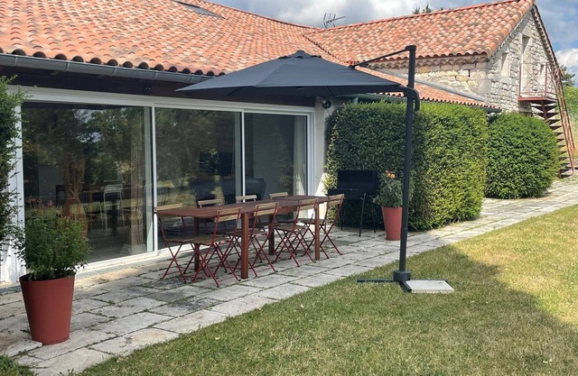 Charming Quercy country gîte for 6 people