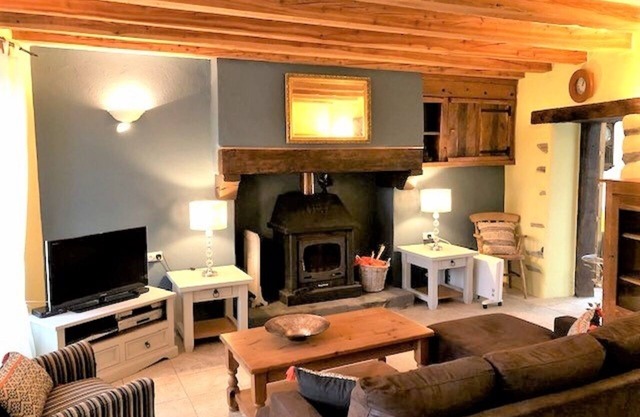 Charming Rural Cottage just 100m from the Nantes - Brest Canal