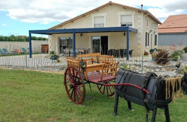 Charming Rustic Home with Private Pool, Terraces, Near Fishing Ponds and Attractions