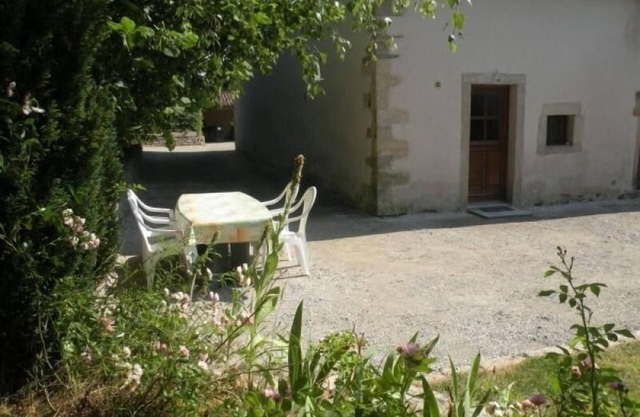 Charming Renovated Cottage with Large Garden near Épinal
