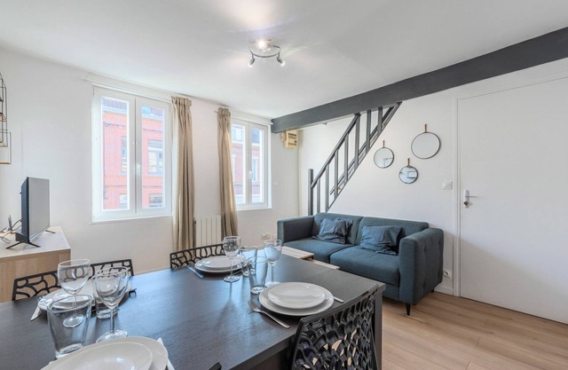 Charming renovated 2 bedroom apartment.