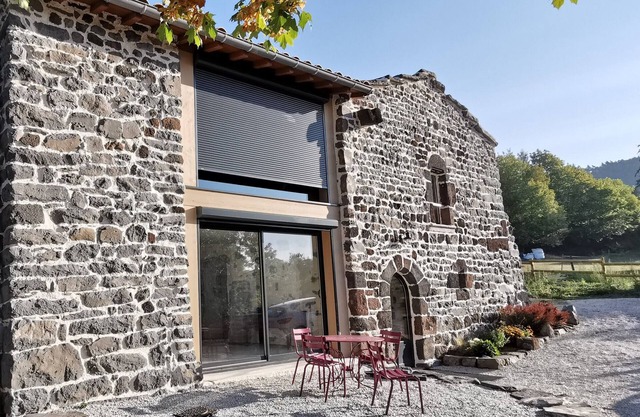 Charming Renovated Cottage with Modern Amenities & Garden in Haute-Loire