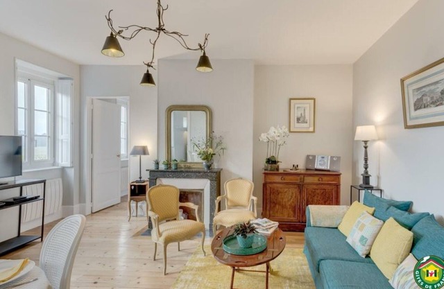 Charming renovated apartment, 2 BR, WiFi, garage, 15 min to Paris RER station