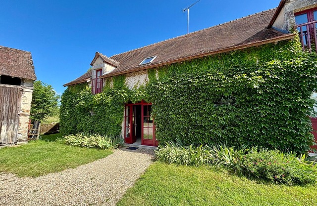 Charming renovated barn with pool and parking in Brenne
