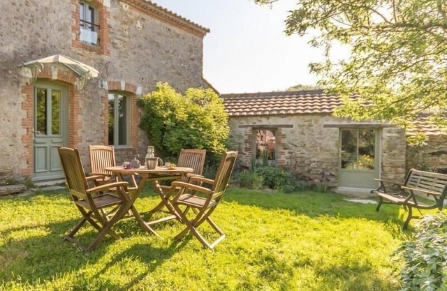 Charming Renovated Cottage: WiFi, Baby Gear, Wheelchair Accessible, Pet Friendly