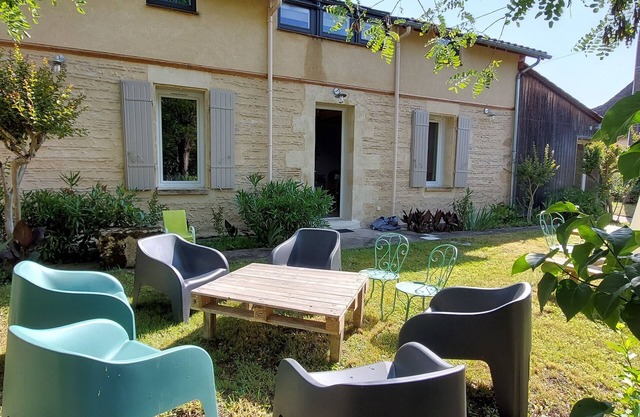 Charming renovated gîte 6km from Bergerac - Private swimming pool and large garden