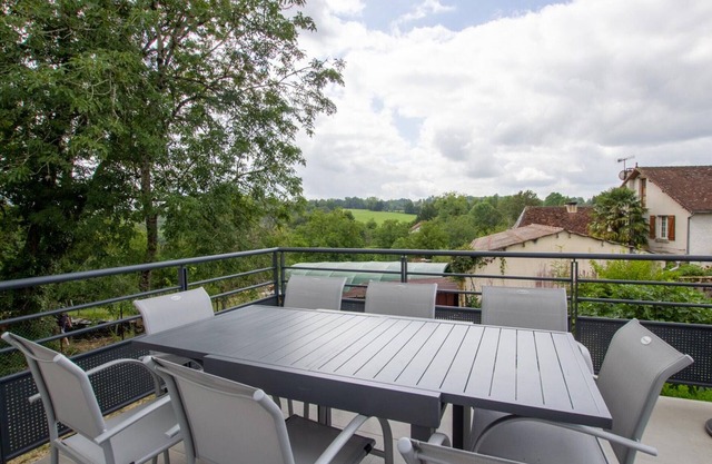 Charming Renovated Cottage in the Heart of Périgord with Garden, Terrace, BBQ, and Nature Trails