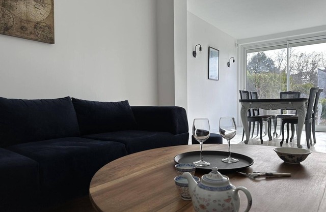 Charming Renovated Home: Garden, Modern Comfort, Near Historic Moulins, Bikes Welcome