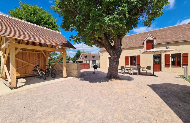 "Charming Renovated Longhouse: 4★ Gîte, Close to Golf, Trails & Historic Sites"