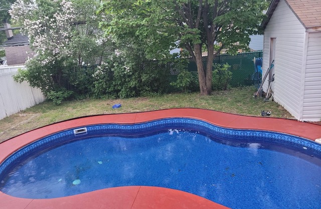 Charming room in a bungalow with AC and WiFi in welcoming Blainville.