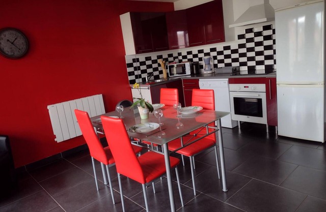 Charming Rural Cottage with Garden, BBQ, Wi-Fi, and Parking in Tranquil Verchain-Maugré