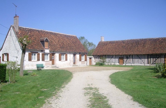 Charming rural retreat near Chambord with cozy fireplace, large garden, and family-friendly amenities