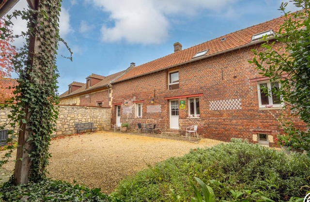 Charming Rural Retreat with Garden, Fireplace, and Modern Amenities in Picardy