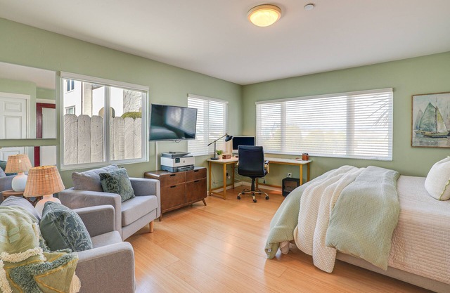 Charming Santa Cruz Studio w/Private Hot Tub