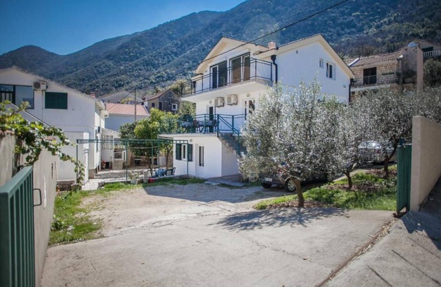 Charming Seaside Escape in Kotor - One Bedroom Apartment with Sea View 2
