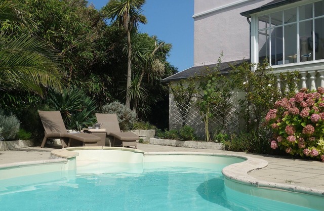 Charming seaside villa with pool-300 m close to a vast unspoilt beach