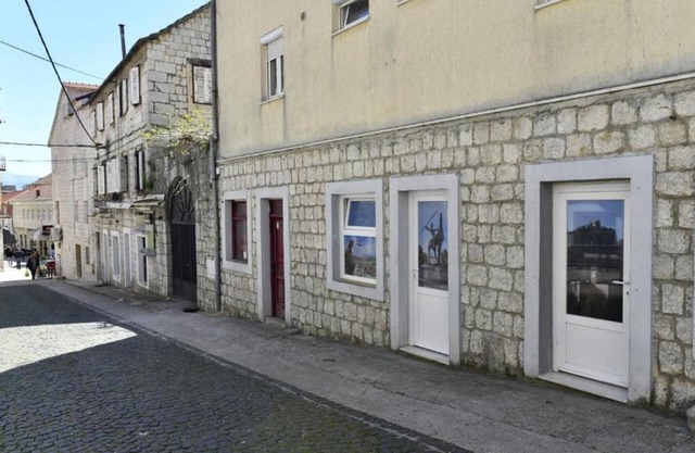 Charming Sinj Town Studio Apartments - Studio Apartments 1