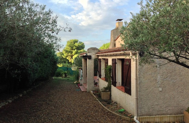 Charming southern French country house with large garden