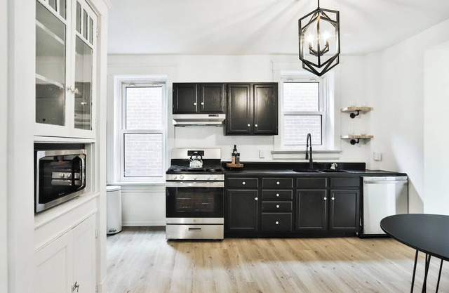 Charming South City 2 Bedroom House by StayLage