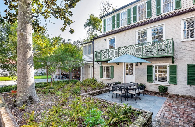 Charming South of Broad Kitchen House