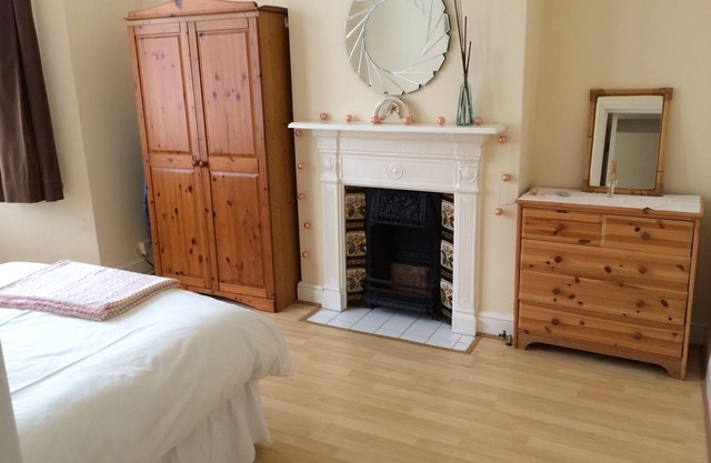 Charming, Spacious, 2 Bedroom Apartment - Elizabeth & Central Lines