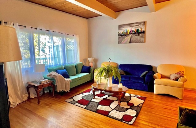 Charming & Spacious 2BR Upper Suite | Large Kitchen w/Private Entry & Deck