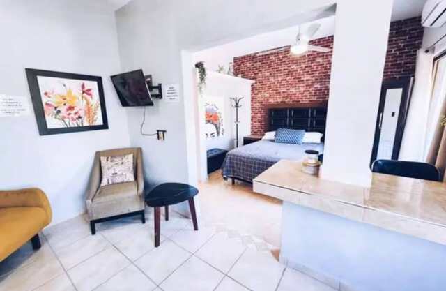 Charming studio with AC and WiFi in Cruz de Huanacaxtle 5 mins drive from beach