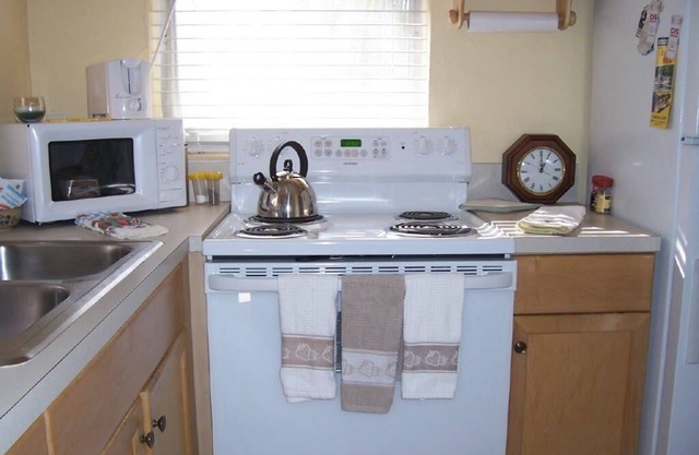 Charming stand alone Guest House in Naples, 2 blks to beach, 336 1/2 2nd Ave N