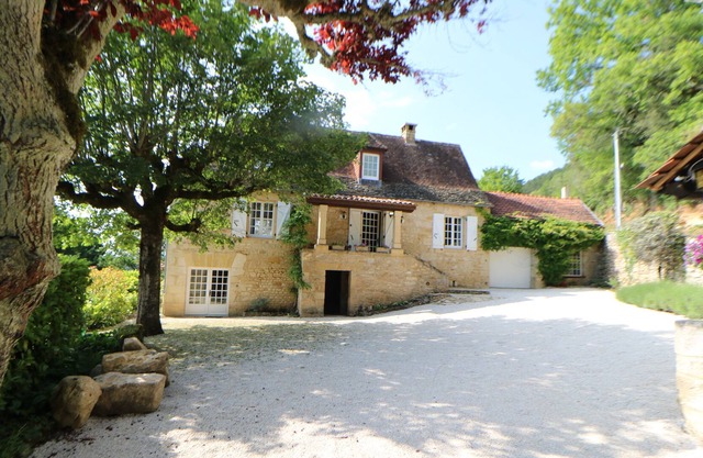 Charming stone house with 12x6m private pool set in Dordogne Golden Triangle