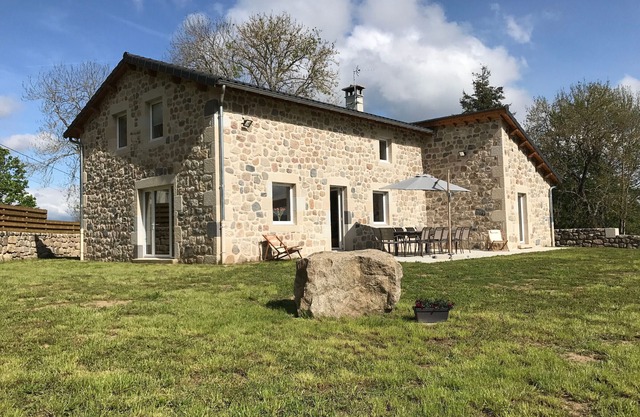 Charming Stone Cottage Near Lake and Longest Himalayan Footbridge in France