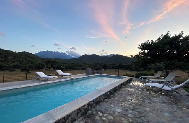 Charming stone house with heated swimming pool on the outskirts of the Balagne