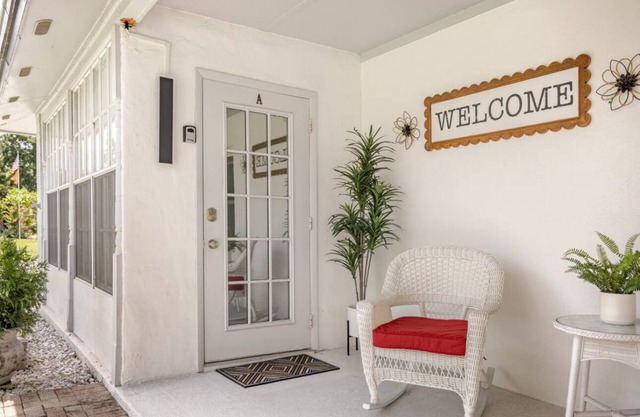 Charming studio in terrific Tampa with WiFi, AC