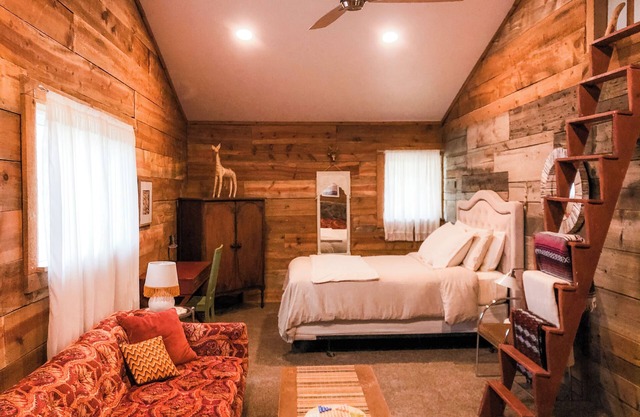 Charming studio with AC and WiFi in lovely Boulder Mountains